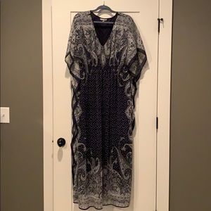 Beautiful maxi dress with flowing sleeves